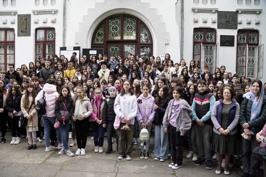 Sute de elevi, participanți la Olimpiada "Cultură şi spiritualitate românească"