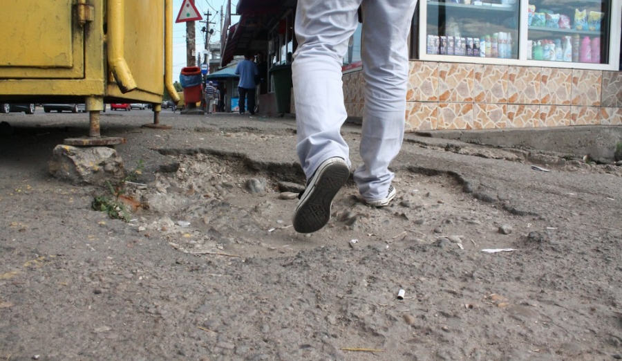 REPORTAJ în cartierul BARIERA TRAIAN, punctul terminus al unui oraş în moarte clinică (FOTO)