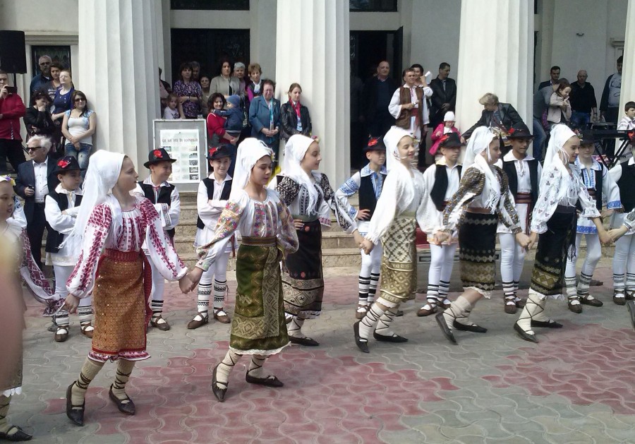 Gălăţenii au luat PREMIUL ÎNTÂI la Festivalul Internaţional de Folclor pentru Copii