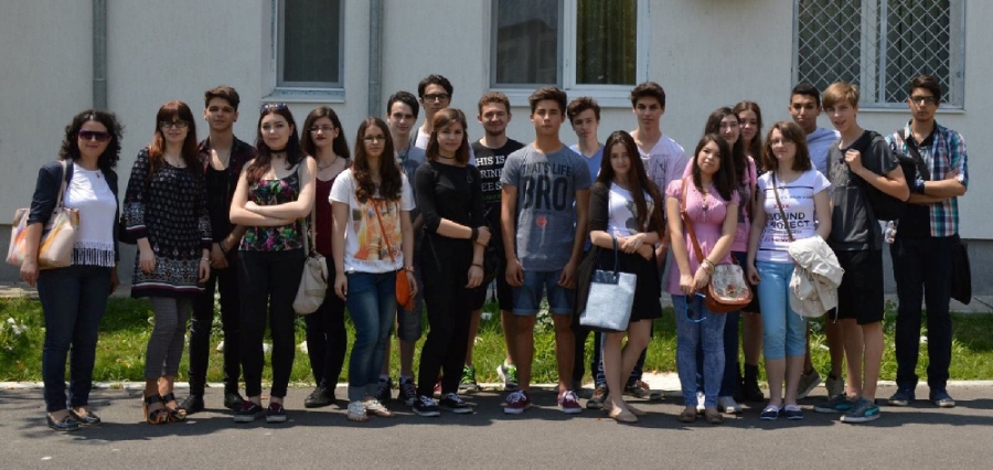 CATEDRA: Elevii Colegiului Cuza, "profesori" în timpul verii