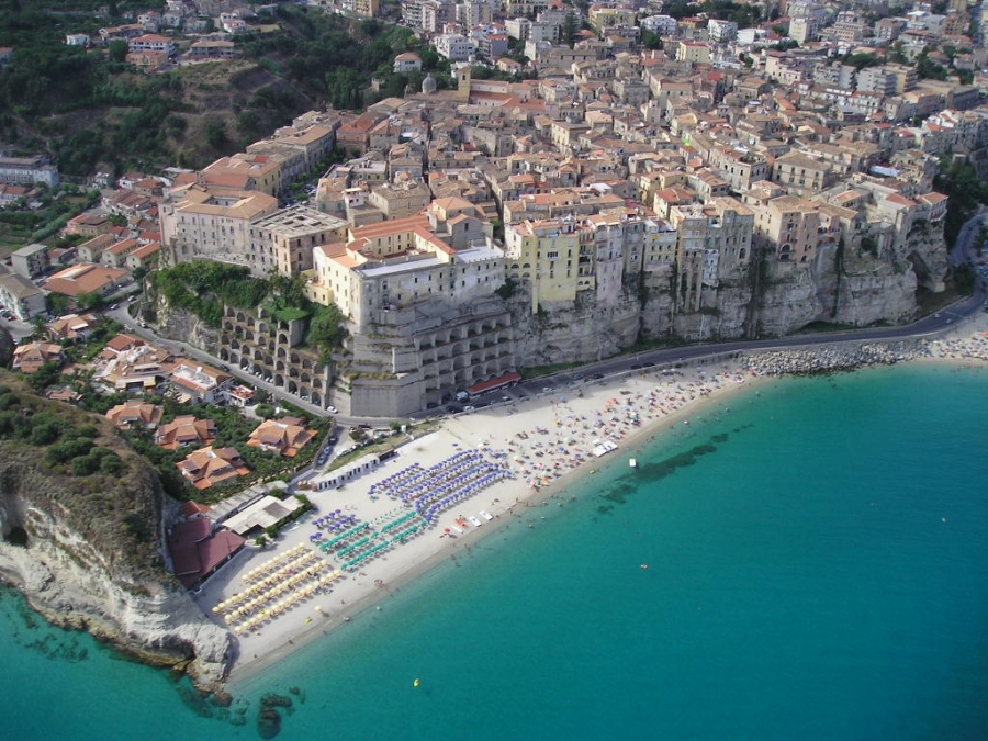 TROPEA, staţiunea de pe stânci. ORAȘUL LEGENDAR construit de Hercule