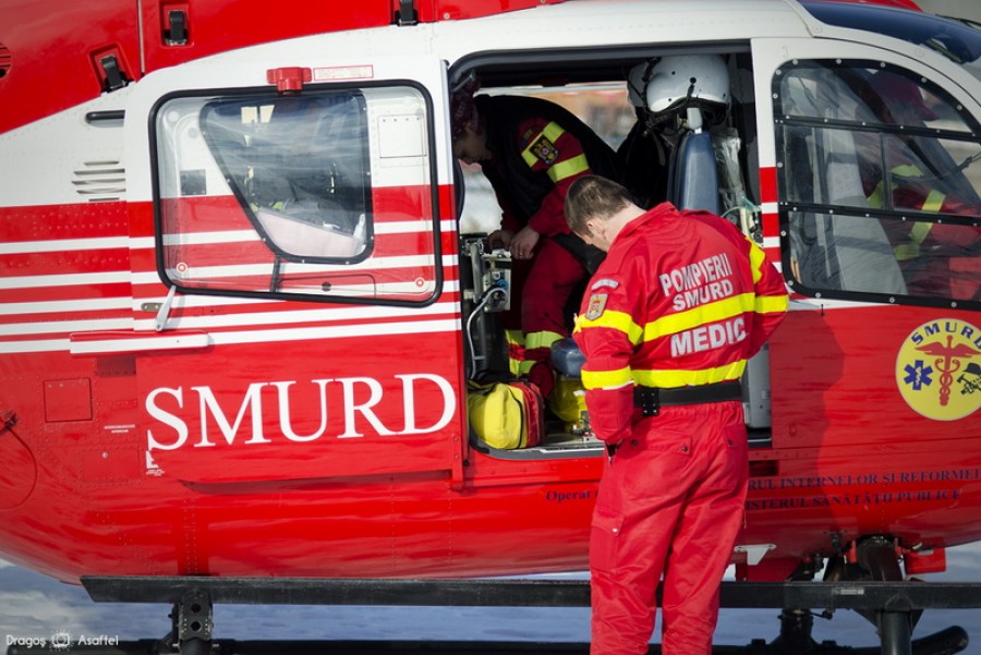 Intervenții ale elicopterului SMURD Galaţi. Doi bărbați, transportați de urgență la spital