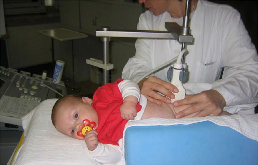 Ecografia de șold pentru nou-născuți, esențială în depistarea displaziei de șold, disponibilă în clinica Medicover Galați