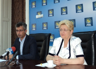 Pentru votul de invalidare a mandatului lui MARIUS STAN, PNL cere DEMISIA prefectului şi a consilierilor implicaţi