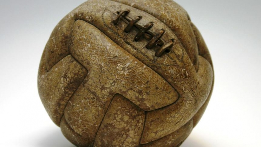 Scurt istoric al mingii de fotbal