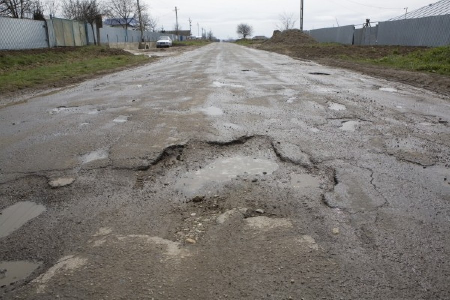 Bugetul CJ Galaţi pentru 2015, APROBAT/ Mai mulţi bani pentru reabilitarea drumurilor