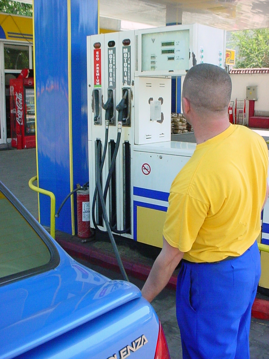 Preţurile benzinei şi motorinei au crescut în ultima luna