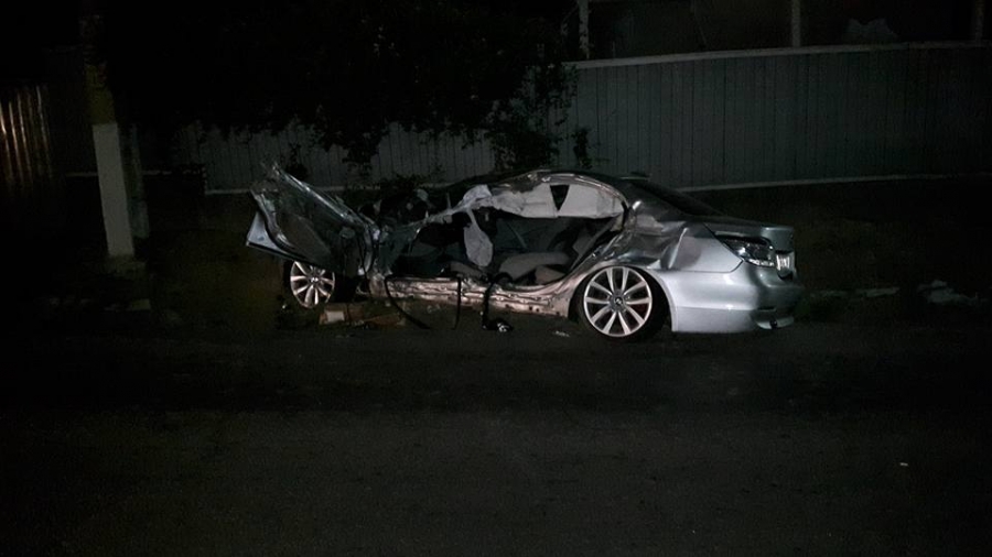 ACCIDENT GRAV la Movileni. Un tânăr din Galați a intrat cu BMW-ul în tir