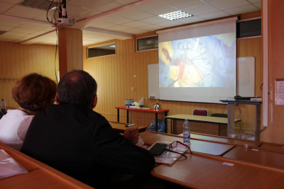 Operaţiile au fost transmise video în amfiteatrul spitalului, pentru a putea fi urmărite de medicii gălăţeni