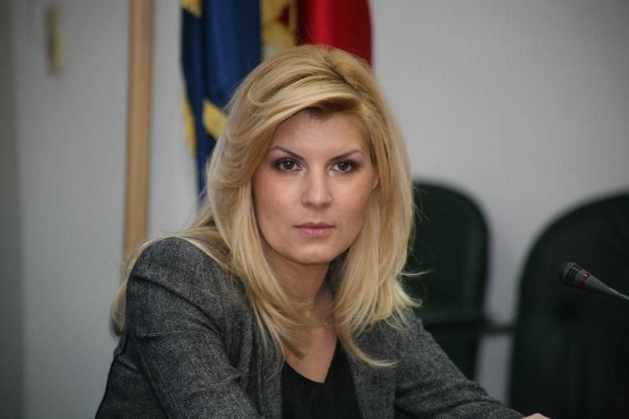 Preşedintele PMP Elena Udrea, dusă cu MANDAT la DNA/ Acuzată de SPĂLARE DE BANI şi fals în declaraţii de avere, în dosarul Microsoft