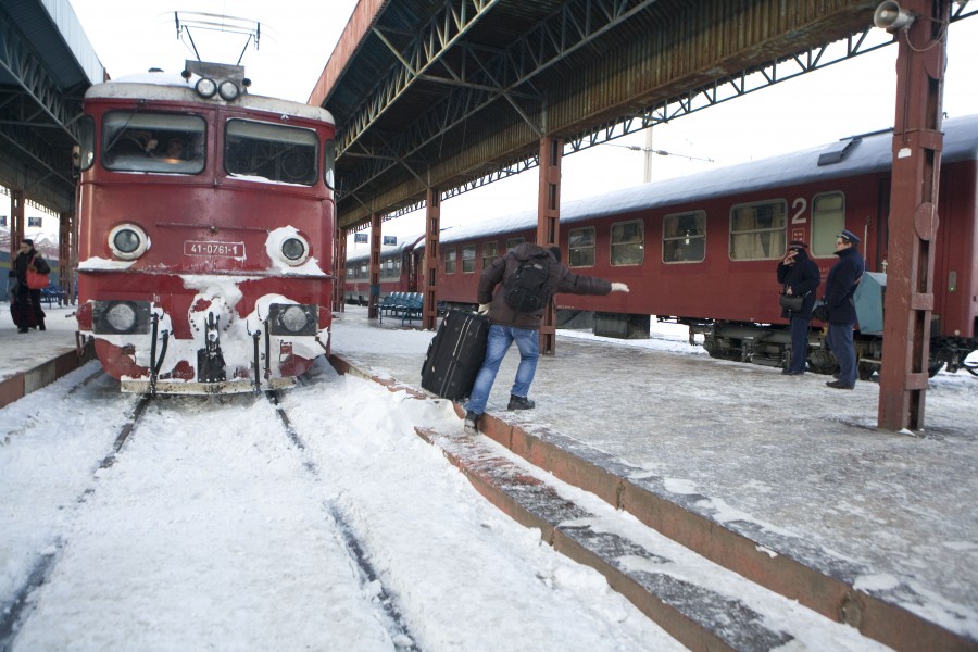 UPDATE CFR Călători, pe timp de iarnă/ În continuare, trenurile circulă greu