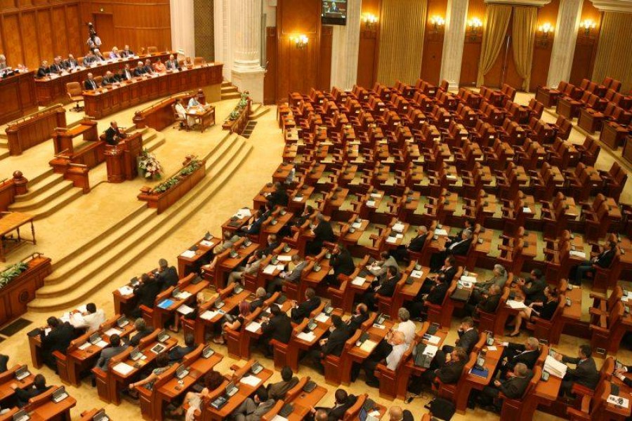 Legea TRASEISMULUI politic, neconstituţională/ Soarta ALEŞILOR MIGRATORI, la mâna Parlamentului