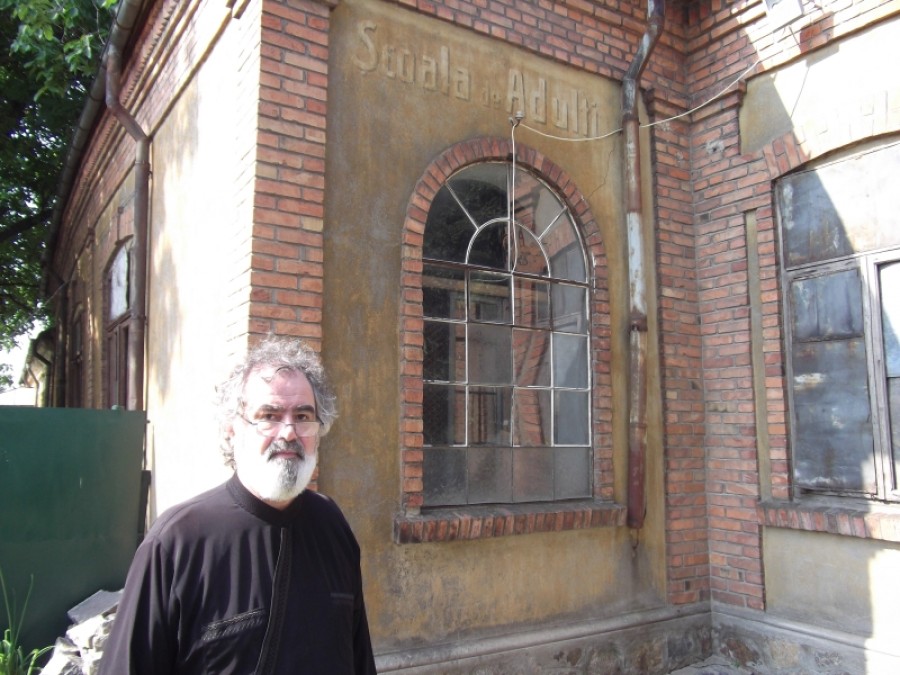 Fostul Cămin Cultural Galaţi, clădirea unde a conferenţiat Iorga, în curtea Bisericii Sfinţii Împăraţi