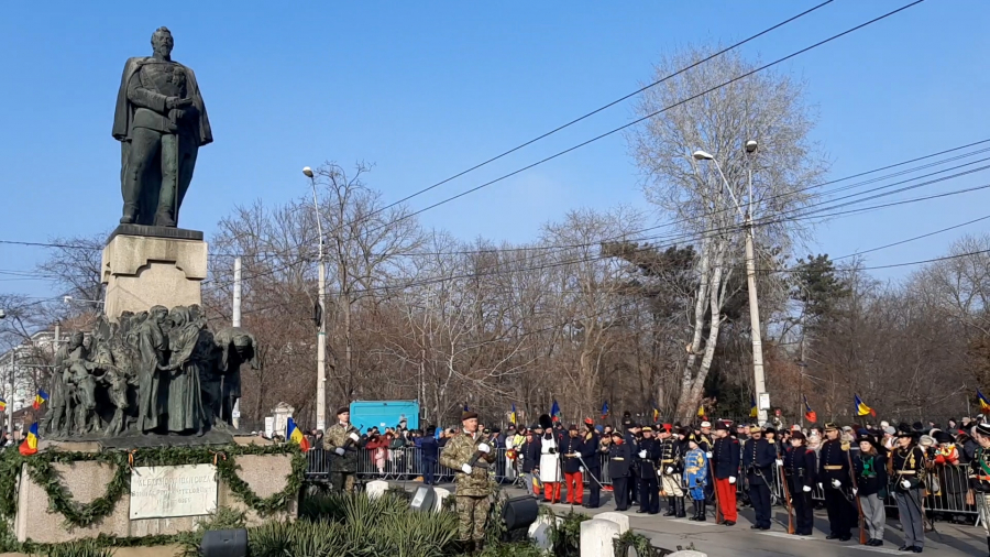 Gălățenii s-au prins în Hora Unirii, la statuia lui Cuza. Inimi care bat românește! (FOTO și VIDEO)