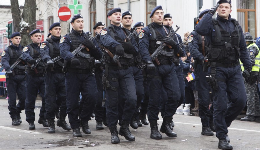 UPDATE/ Marşul Jandarmeriei, amânat din cauza vremii