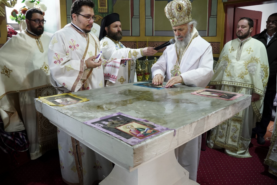 Arhiepiscopul Dunării de Jos, ÎPS Casian, a sfințit biserica din Brăhășești (FOTO)