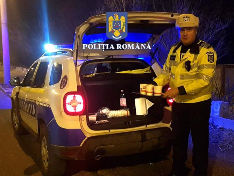 Ceai, cafea şi sfaturi preventive oferite de poliţiştii rutieri