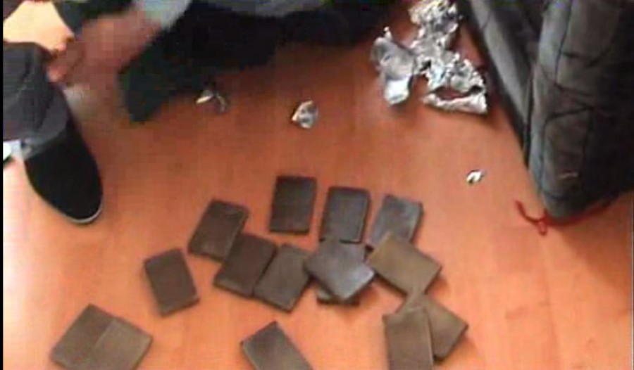 2 kilogarme de haşis confiscate de procurorii gălăţeni în urma unor percheziţii (VIDEO)