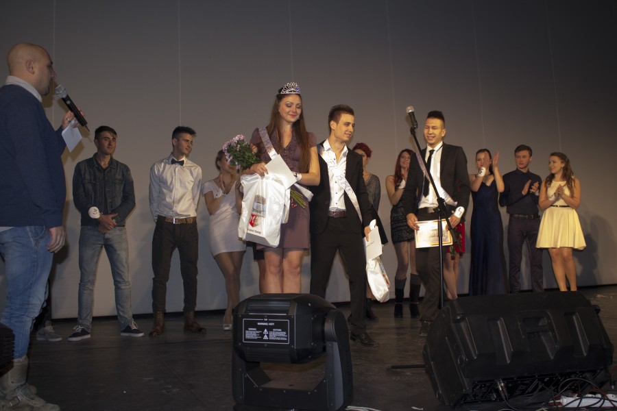 Au fost desemnaţi Miss şi Mister Boboc "Dunărea de Jos" 2013
