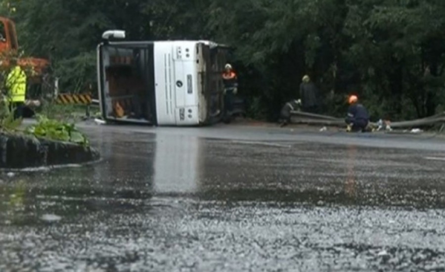 Un autocar CU ROMÂNI s-a RĂSTURNAT într-o râpă! Accidentul a avut loc în Bulgaria