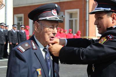 FOTO și VIDEO | Ziua Pompierilor din România. Sublocotenentul Gheorghe Stan, înaintat în grad la 97 de ani