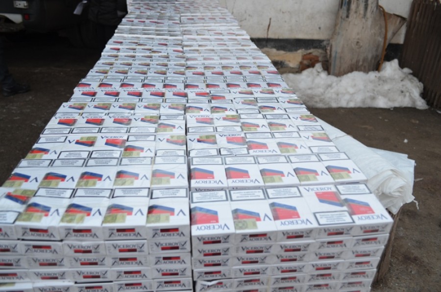 Peste cinci mii de pachete de ŢIGĂRI CONFISCATE de poliţiştii de frontieră (VIDEO&FOTO)