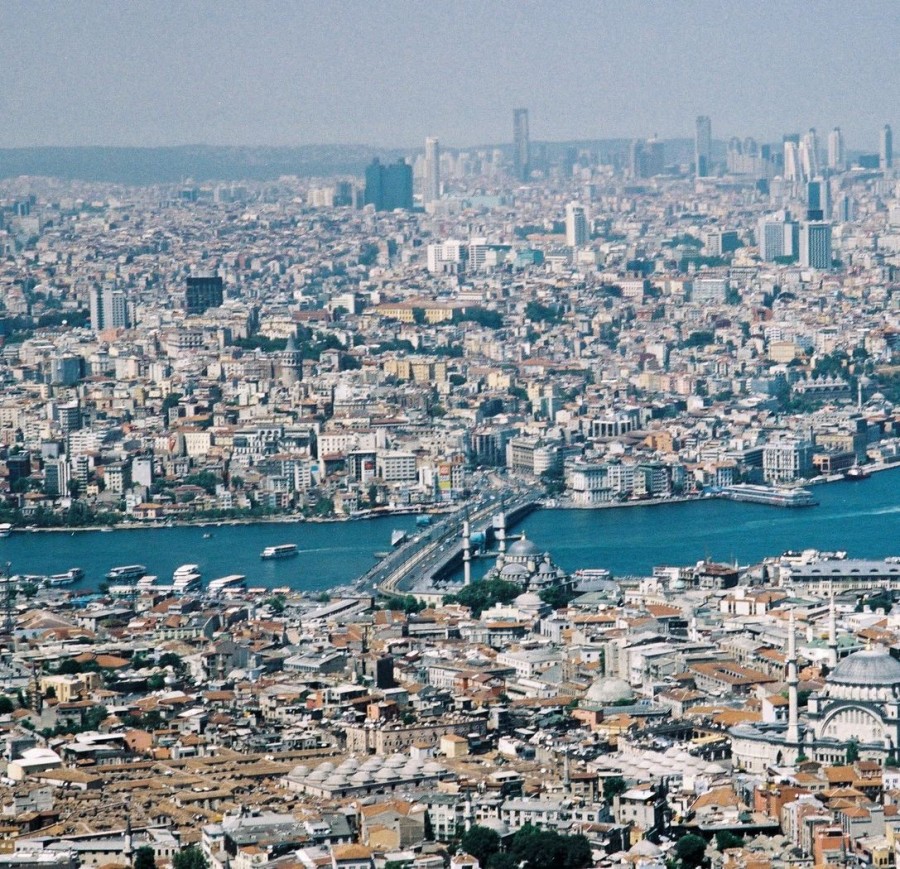 ITINERARII/ Istanbul, cel mai mare oraş din Europa