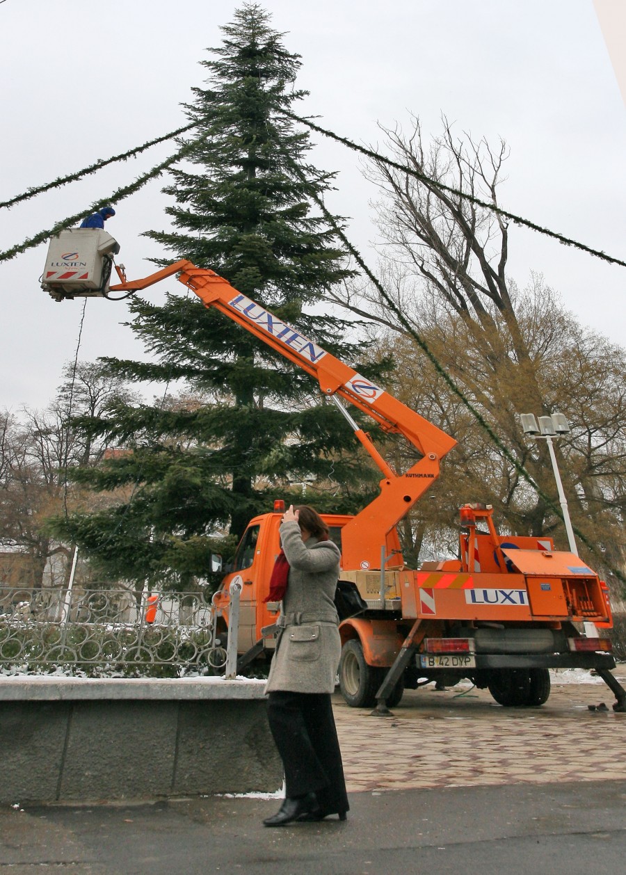 Pom de Crăciun de la Soveja: Un brad de 14 metri va decora Galaţiul