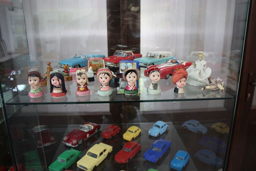 O lume de jucărie îşi aşteaptă vizitatorii, la MUZEUL EPARHIAL din Galați