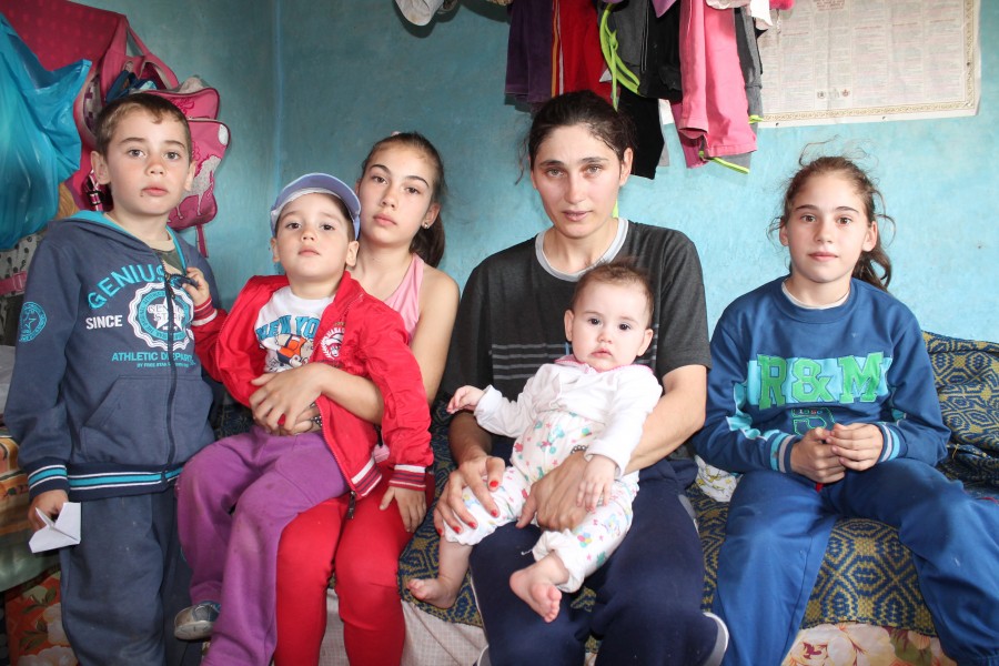 Familia din Şendreni cu CINCI COPII, martora unei MINUNI: "Le mulţumim din suflet celor care ne-au ajutat"