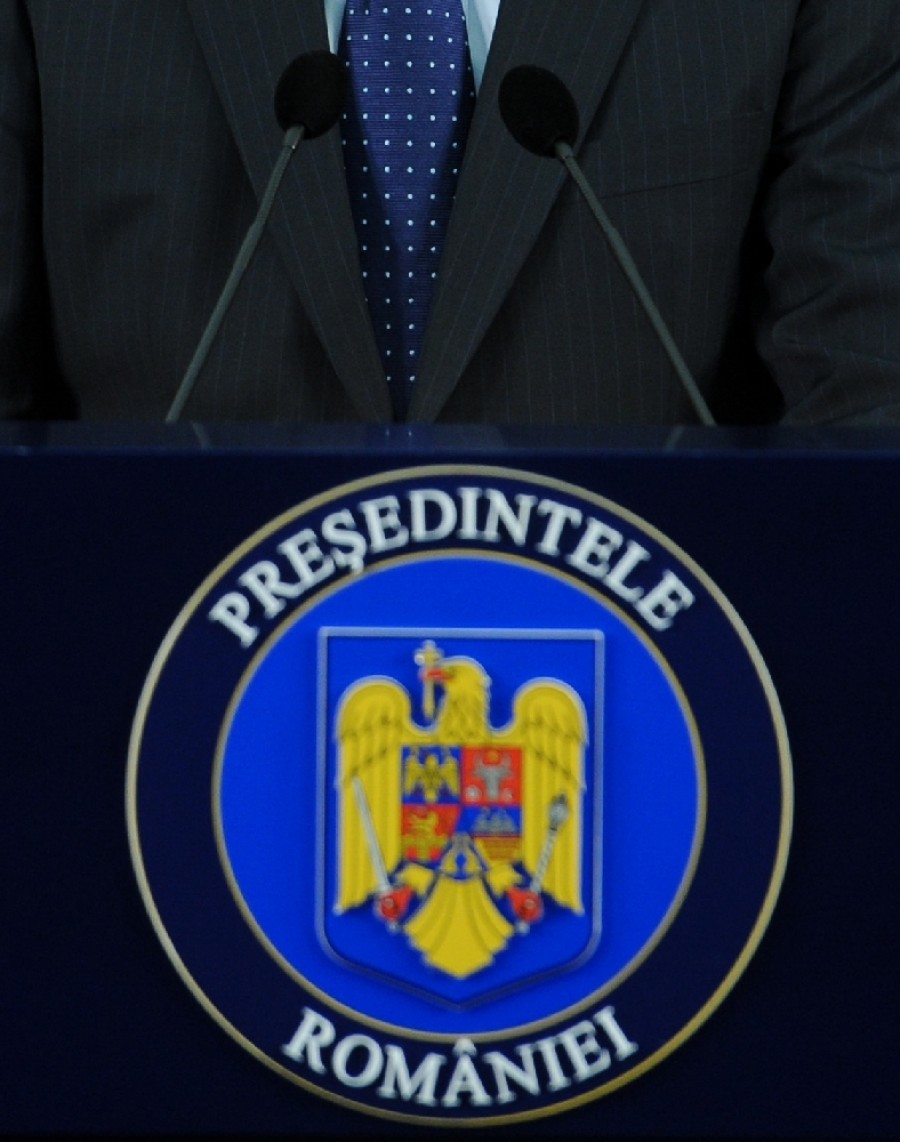 PREZIDENŢIALE 2014/ Cei 14 candidaţi pentru fotoliul de preşedinte al României. Ce trebuie să ŞTIŢI despre ATRIBUŢIILE şefului statului (FOTO)