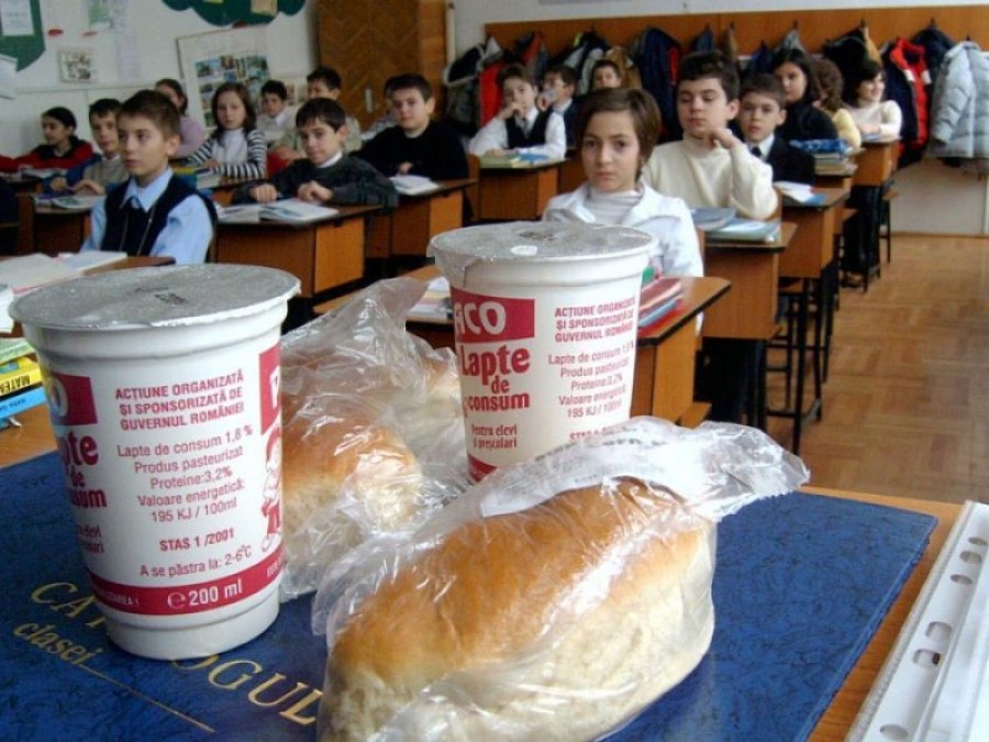 Blocaj în Programul "Cornul şi laptele": Birocraţia lasă flămânzi 60.000 de elevi gălăţeni!