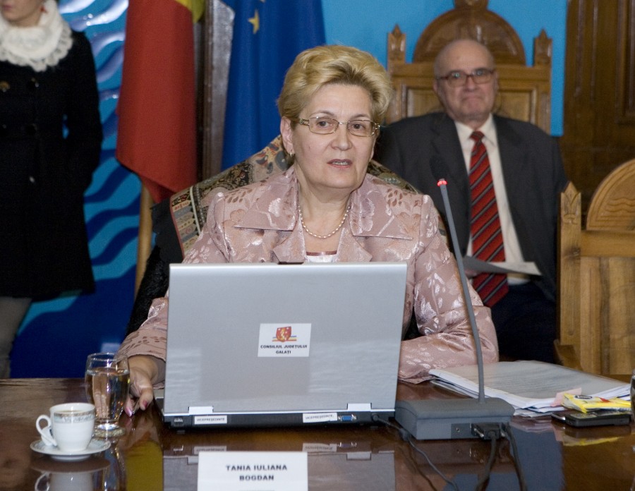 Schimb de locuri: Tania Bogdan, în Comisia juridică a Consiliului Judeţului, în locul lui Marian Vicleanu