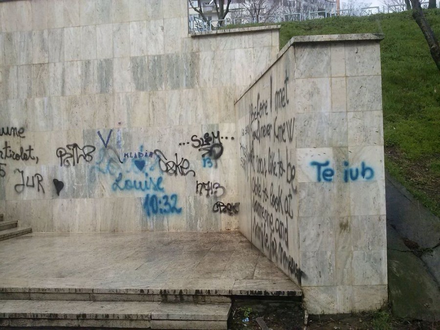 Monumente urbane: Declarăm sau copiem în graffiti amoros?