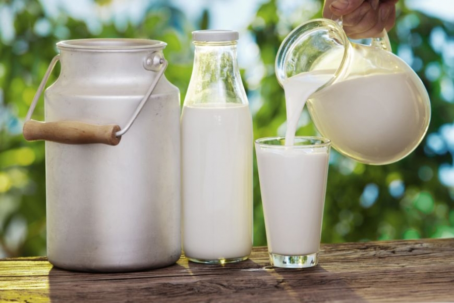 De ce bem mai mult lapte din import