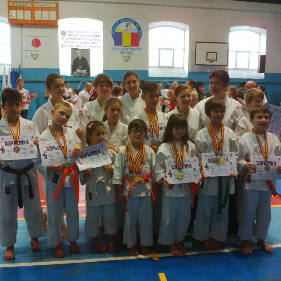 Zeci de gălăţeni, medaliaţi la Campionatul Naţional de Karate Tradiţional
