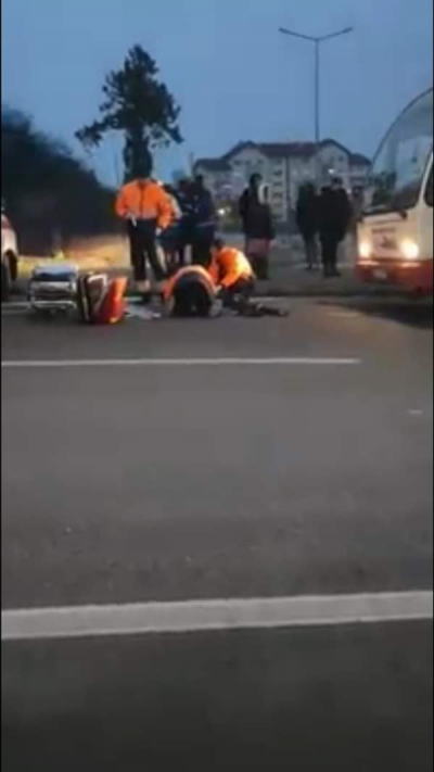 O femeie și-a pierdut viața după ce a fost lovită de autobuz