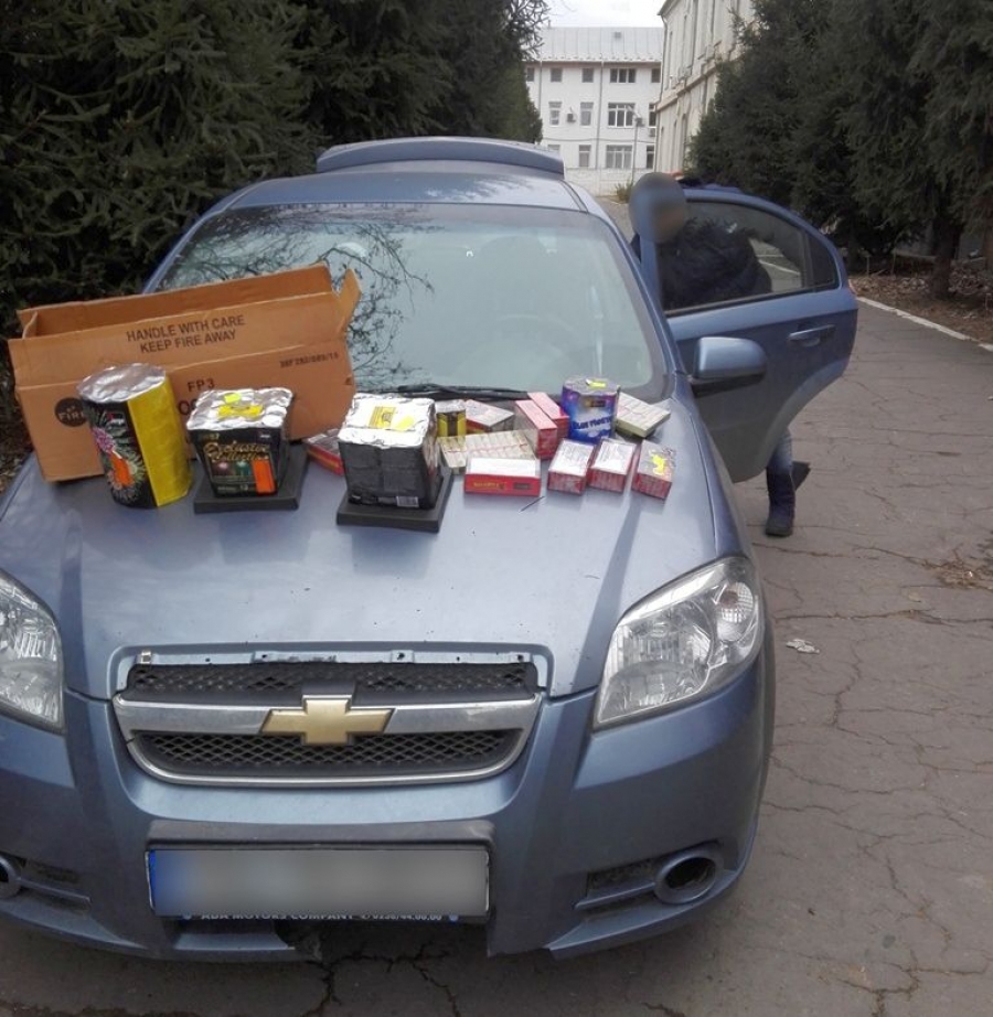CONTRABANDĂ încheiată cu dosar penal | Samsari de POCNITORI, prinşi în flagrant de Anul Nou