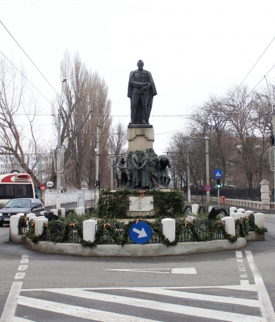 Cum s-au pregătit autorităţile gălățene de ZIUA UNIRII. Statuia lui Cuza, împodobită de sărbătoare (FOTO)