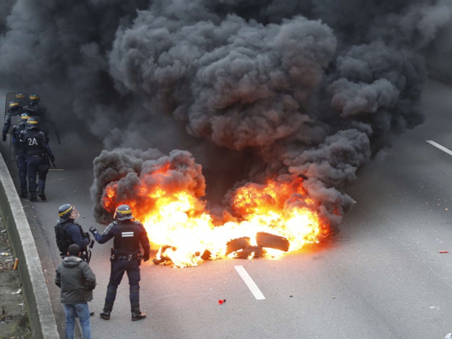 Proteste VIOLENTE în Franţa