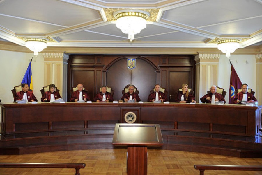Curtea Constituţională: Ordonanţa "traseiştilor" este NECONSTITUŢIONALĂ