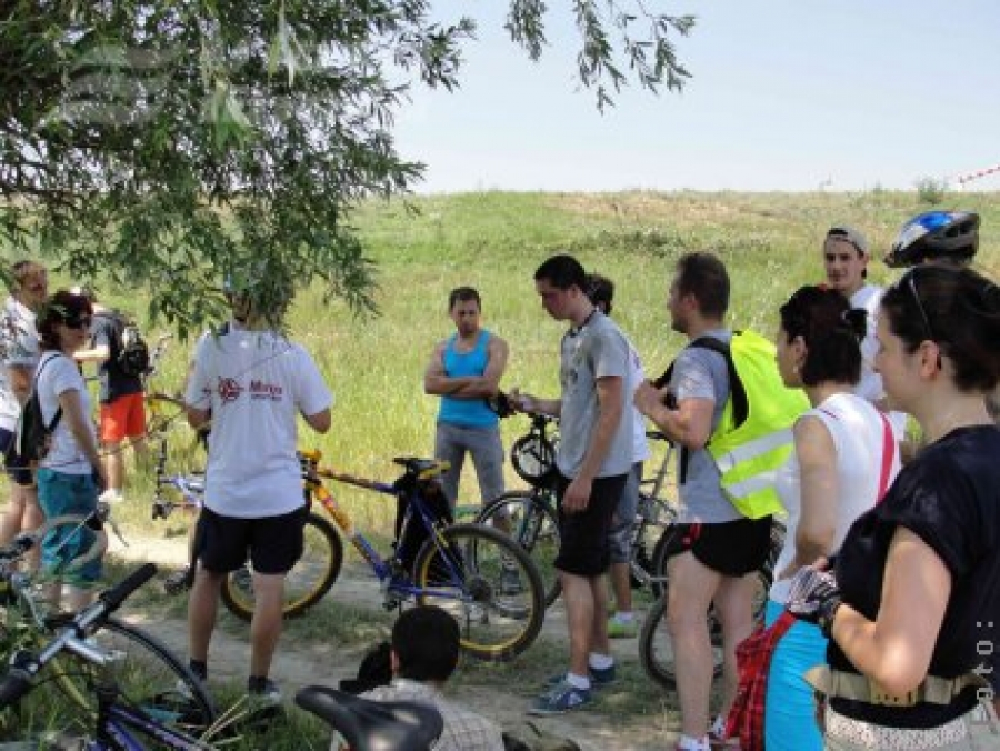 Proiectul „Let’s Do It, România!”. Primii 20 de voluntari s-au apucat de lucru 