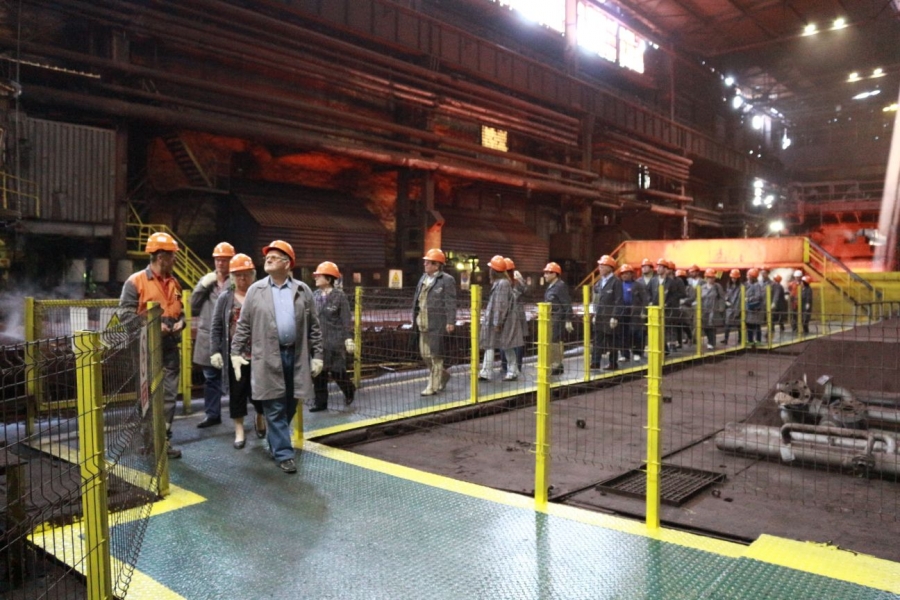 Circa o sută de gălăţeni au vizitat Combinatul ArcelorMittal, de Ziua Porţilor Deschise