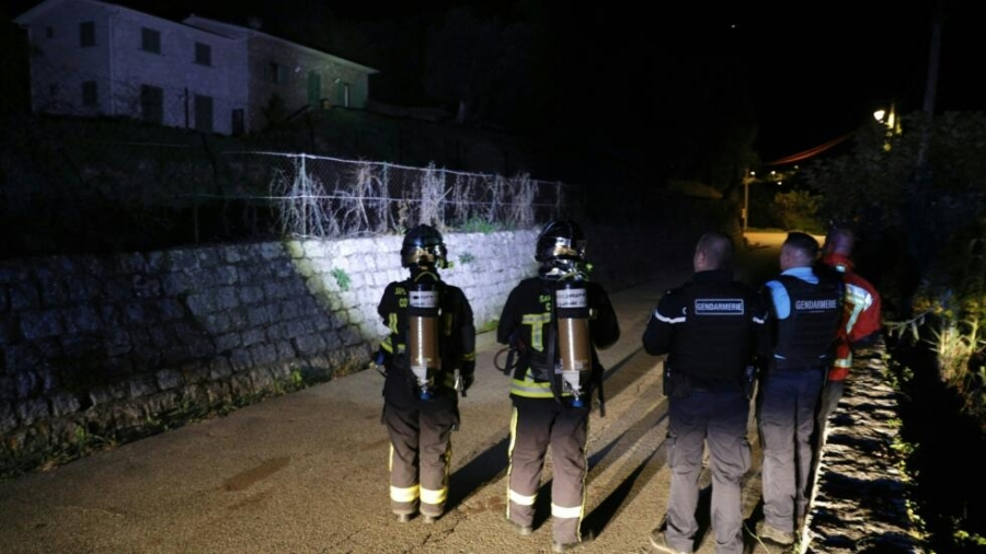 Val de explozii revendicat de separatiștii corsicani
