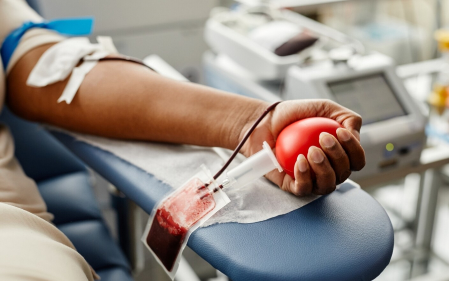 Donatorii de sânge primesc de patru ori mai mulți bani