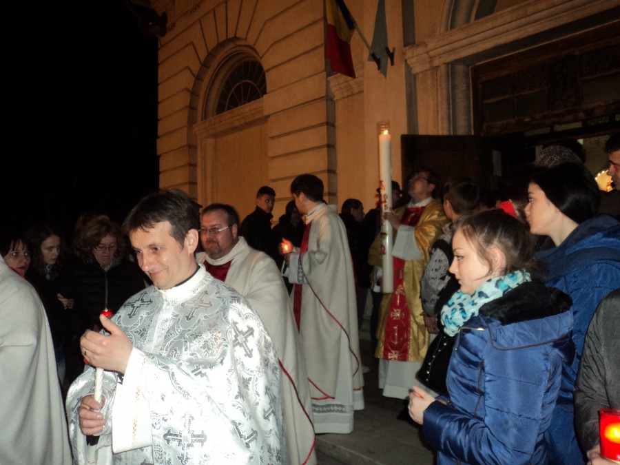 "Cristos a înviat!" - credincioşii romano-catolici din Galaţi sărbătoresc Paştele