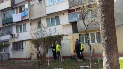 O elevă de 13 ani s-a ARUNCAT în gol de la ETAJUL ZECE al unui bloc