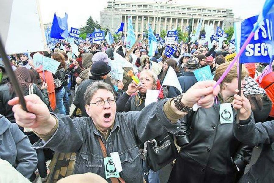 Peste 150 de profesori din Galaţi au PROTESTAT în Capitală