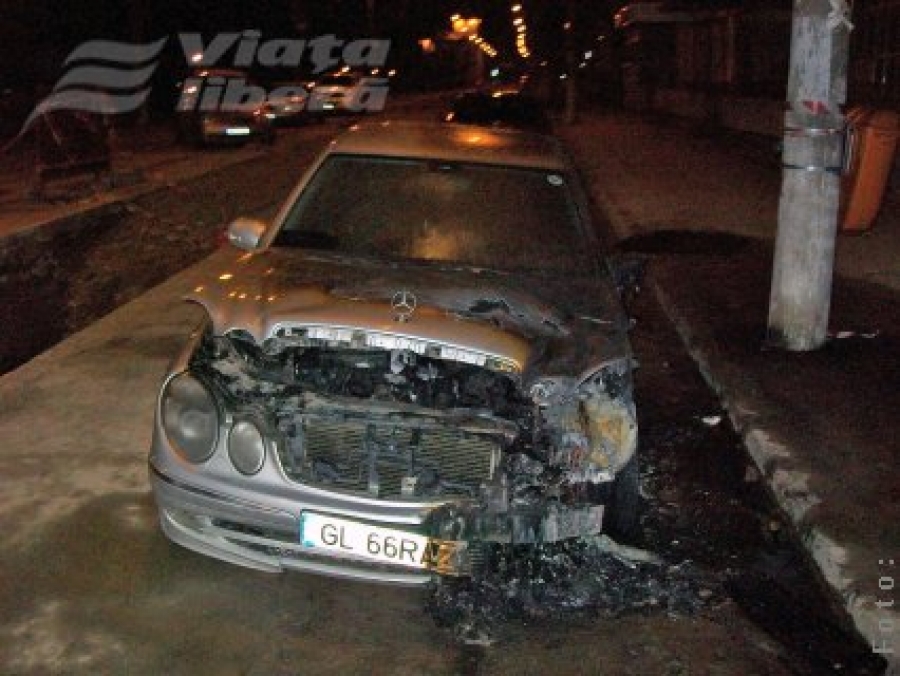 Turcii brăileni pun Mercedesul la foc mic  