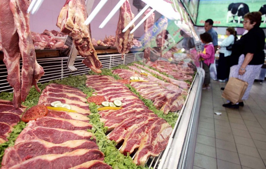 Patronatele cer FMI să accepte reducerea TVA la carne de la 24% la 5%